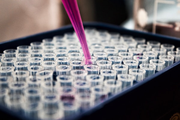 Laboratory equipment and microscope